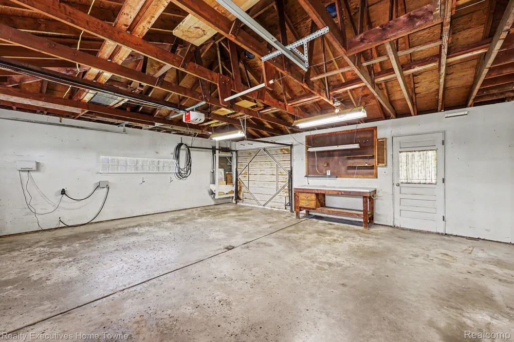 4331 Montgomery Drive Shelby Charter Township, MI 48316