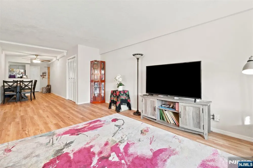 208 Anderson Street N6B Hackensack, NJ 07601