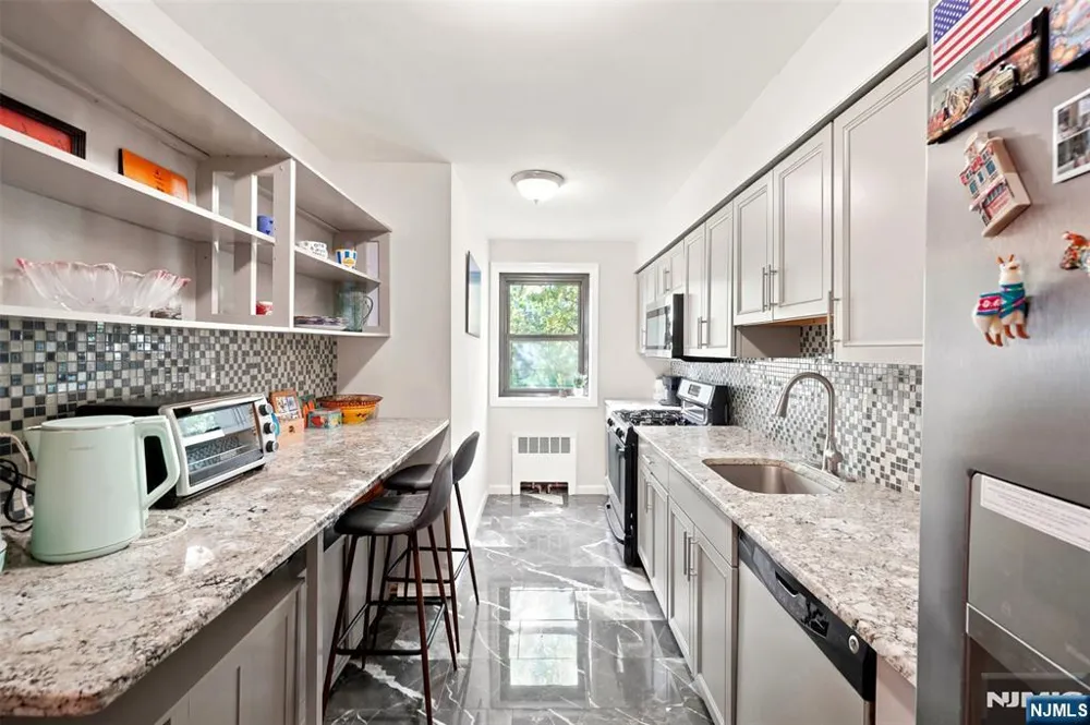 208 Anderson Street N6B Hackensack, NJ 07601