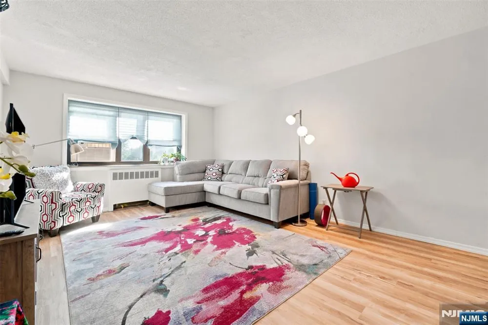 208 Anderson Street N6B Hackensack, NJ 07601
