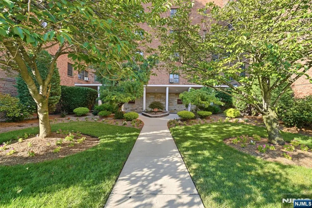 208 Anderson Street N6B Hackensack, NJ 07601