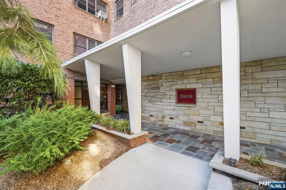 208 Anderson Street N6B Hackensack, NJ 07601