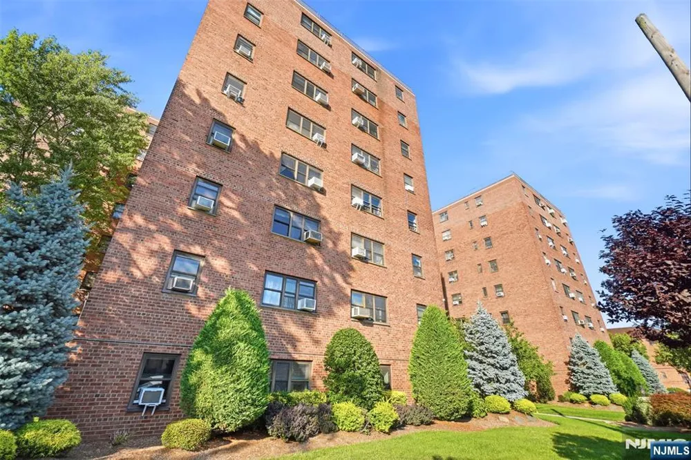 208 Anderson Street N6B Hackensack, NJ 07601
