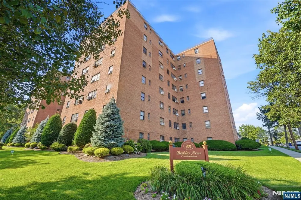 208 Anderson Street N6B Hackensack, NJ 07601