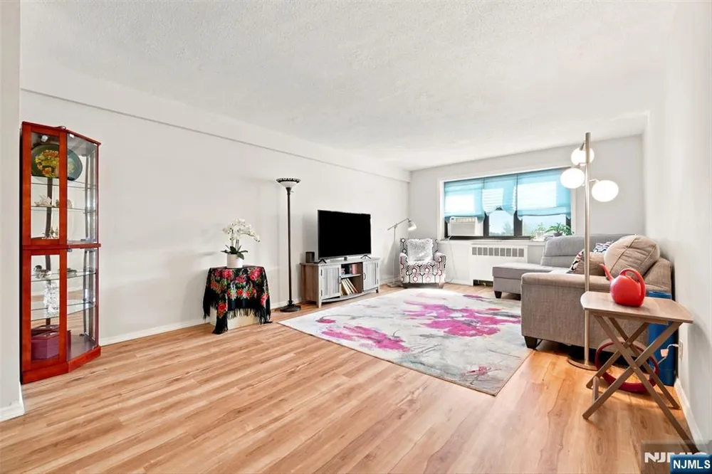 208 Anderson Street N6B Hackensack, NJ 07601
