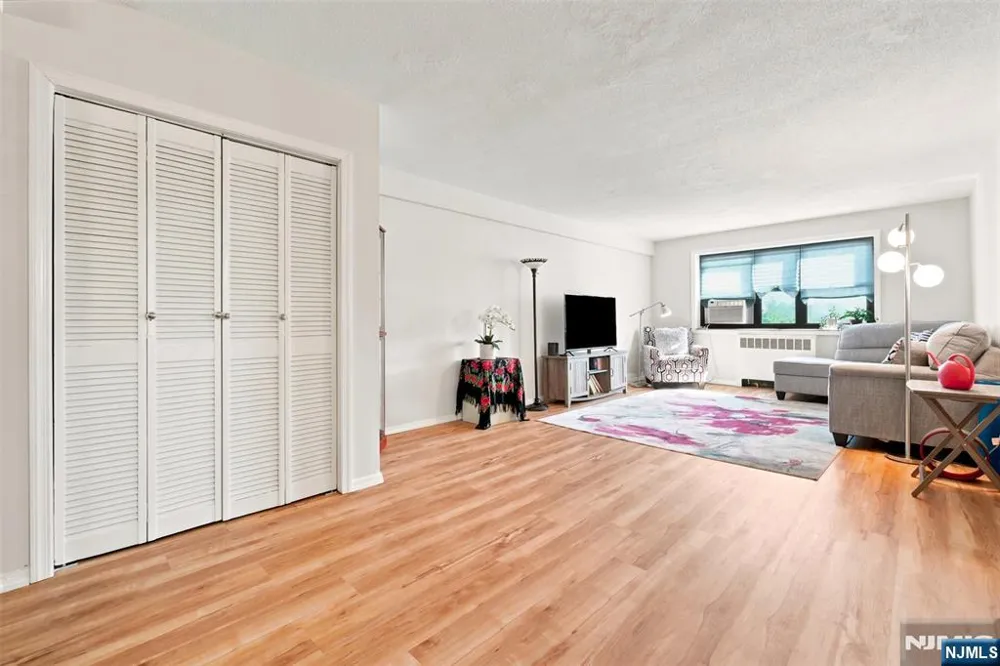 208 Anderson Street N6B Hackensack, NJ 07601
