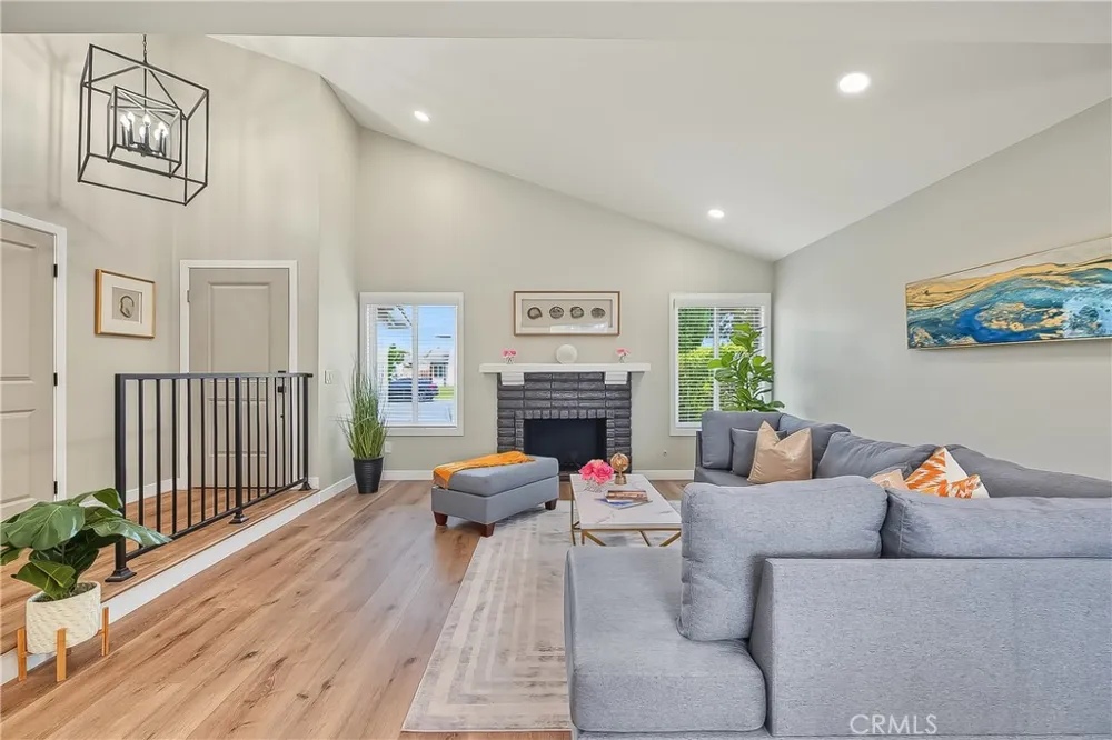 286 W Renwick Azusa, CA 91702