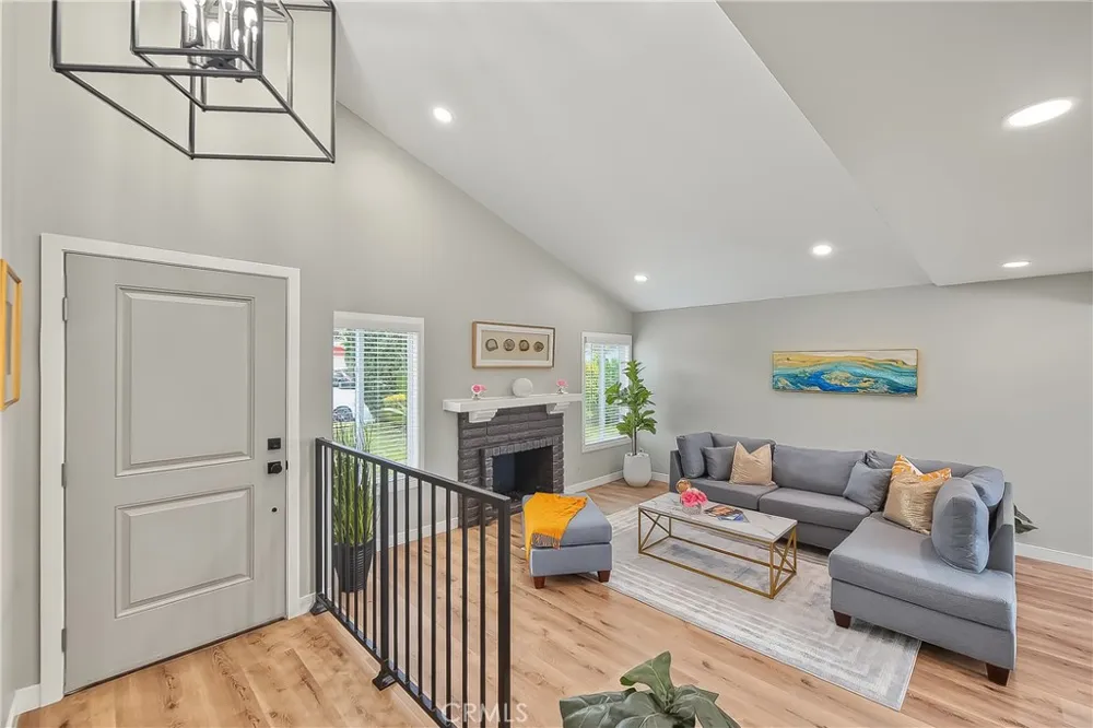 286 W Renwick Azusa, CA 91702