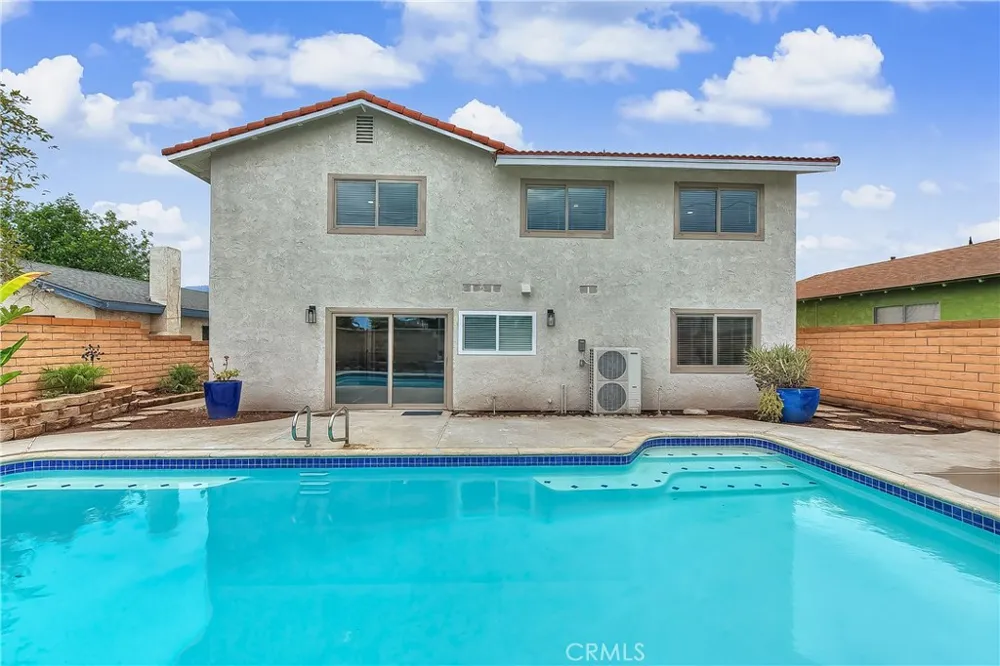 286 W Renwick Azusa, CA 91702