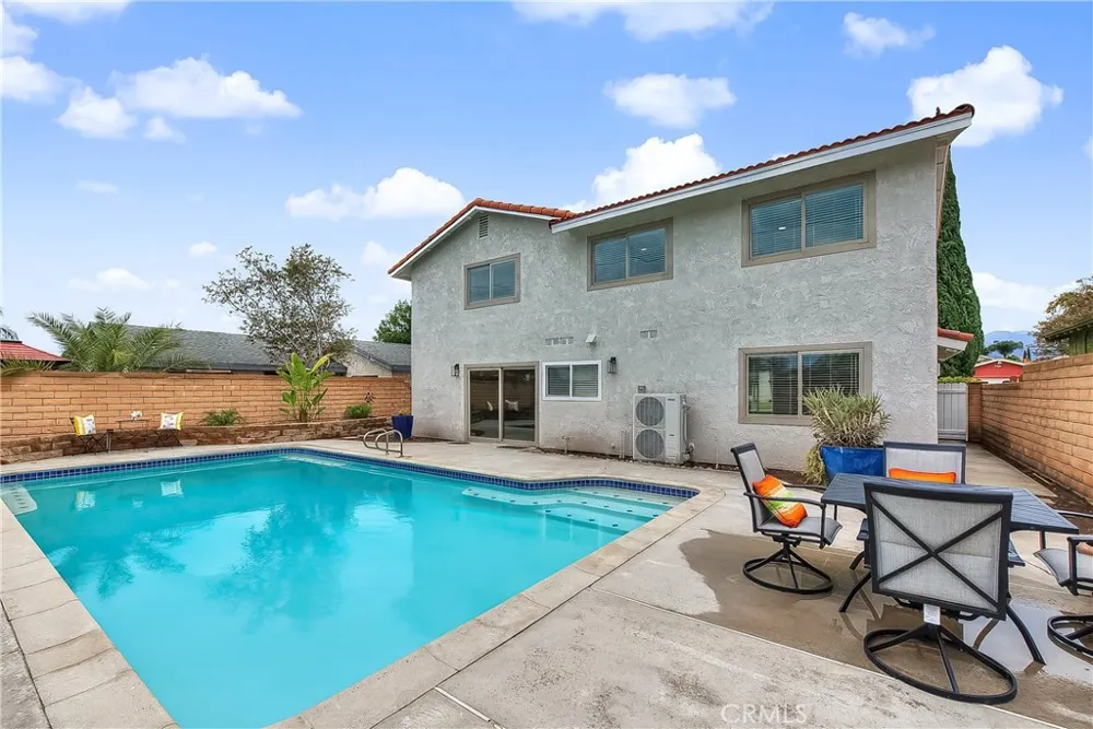 286 W Renwick Azusa, CA 91702