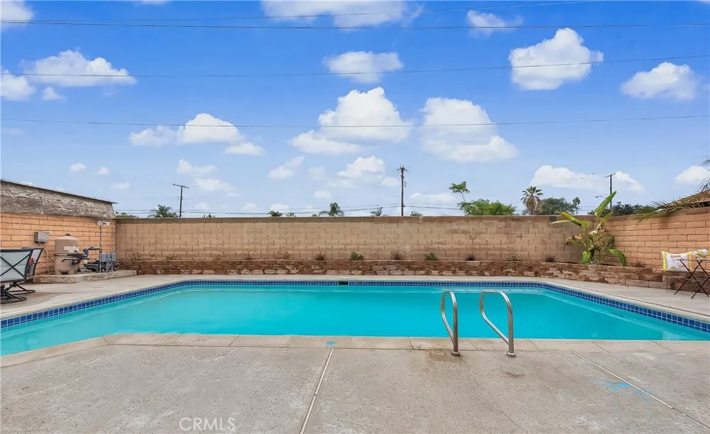 286 W Renwick Azusa, CA 91702