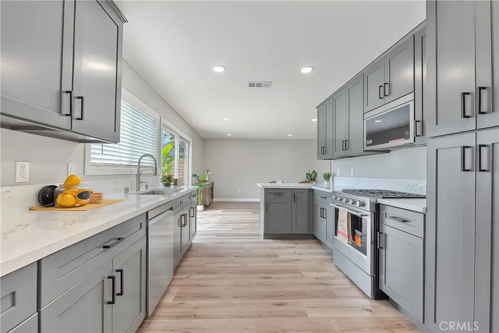 286 W Renwick Azusa, CA 91702