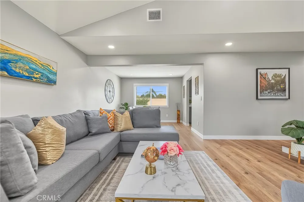 286 W Renwick Azusa, CA 91702