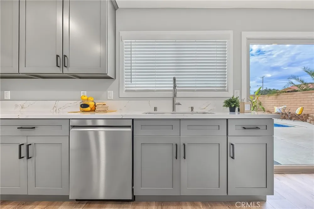 286 W Renwick Azusa, CA 91702