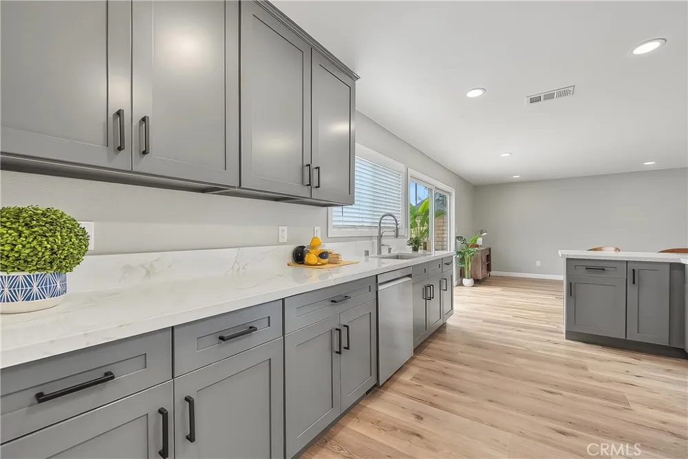 286 W Renwick Azusa, CA 91702