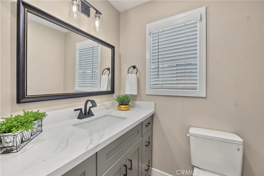 286 W Renwick Azusa, CA 91702