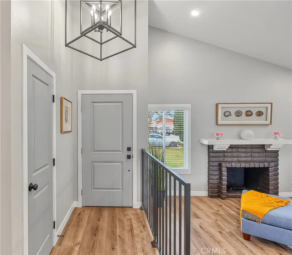 286 W Renwick Azusa, CA 91702
