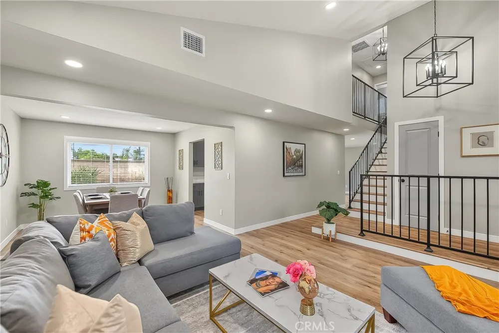 286 W Renwick Azusa, CA 91702
