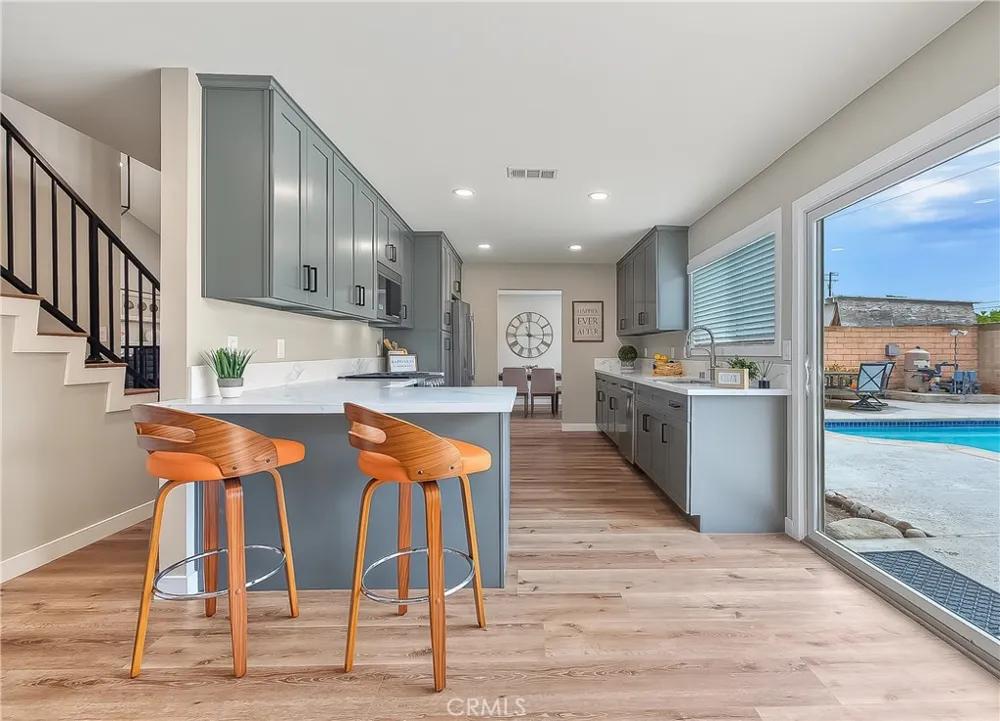 286 W Renwick Azusa, CA 91702