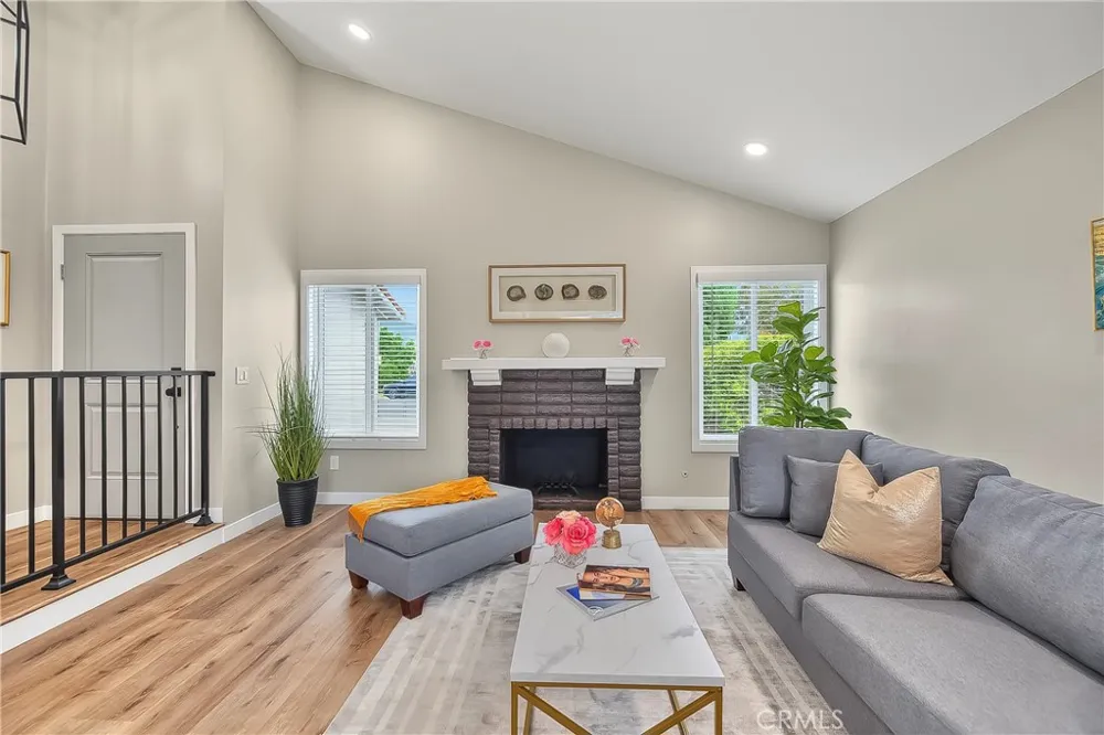 286 W Renwick Azusa, CA 91702