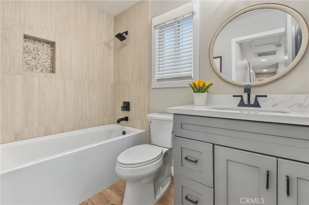 286 W Renwick Azusa, CA 91702
