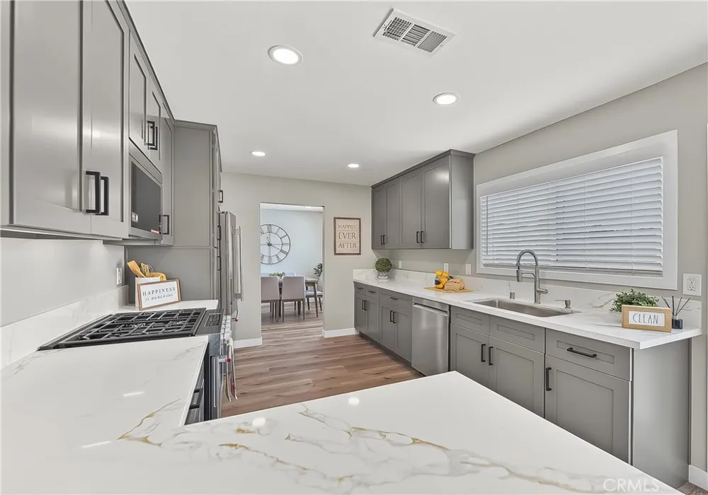 286 W Renwick Azusa, CA 91702