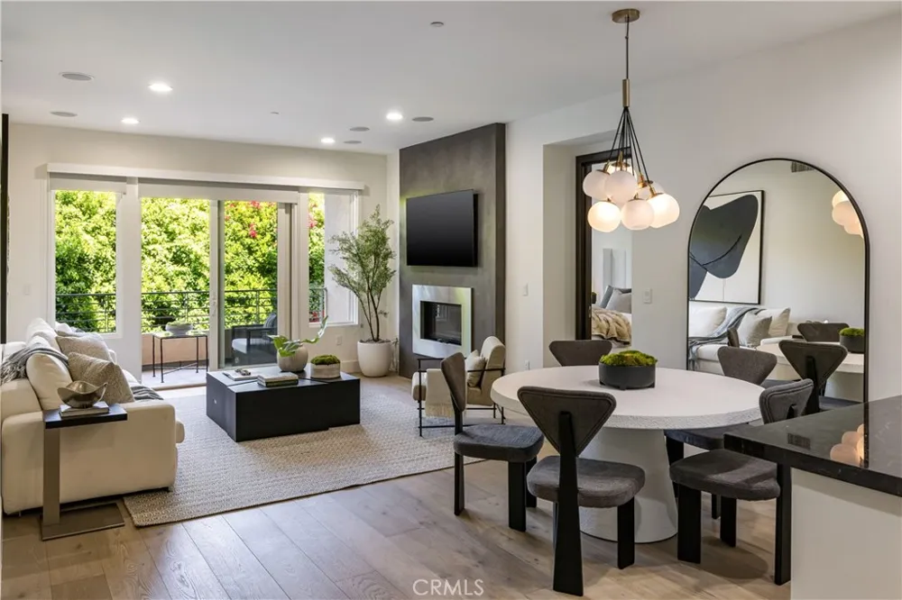 1318 Roxbury S #210 Los Angeles, CA 90035