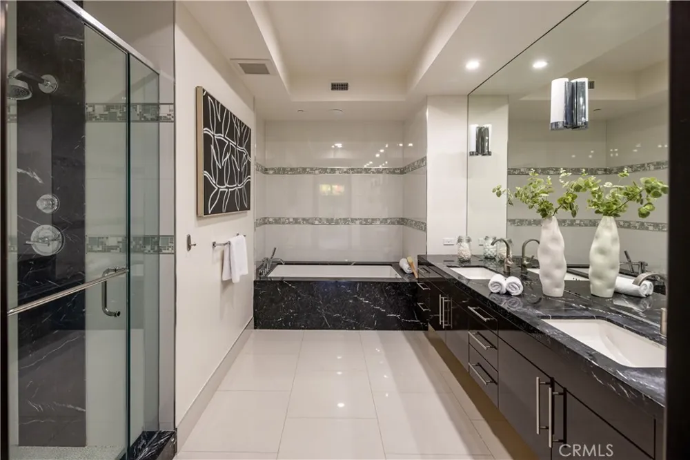 1318 Roxbury S #210 Los Angeles, CA 90035