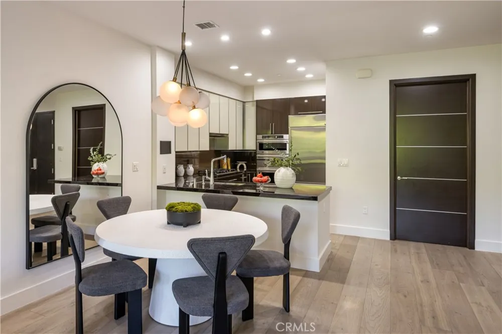 1318 Roxbury S #210 Los Angeles, CA 90035