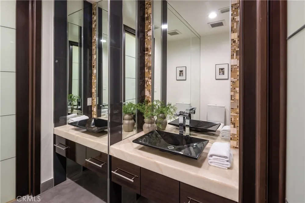 1318 Roxbury S #210 Los Angeles, CA 90035