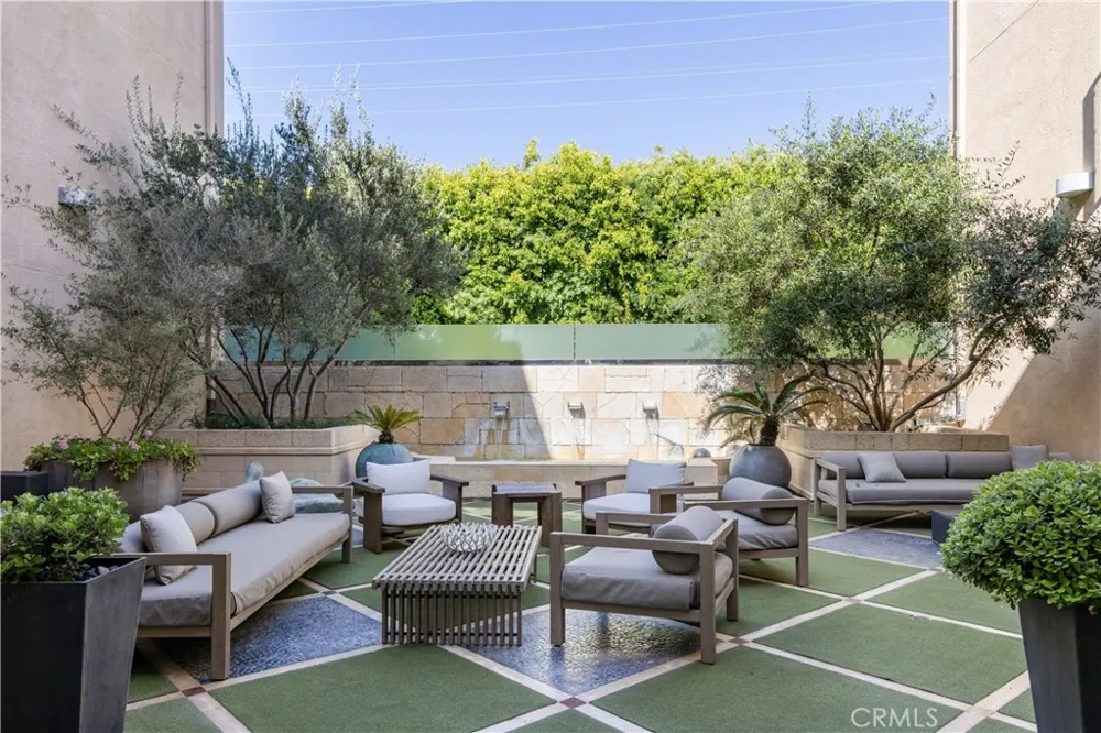 1318 Roxbury S #210 Los Angeles, CA 90035