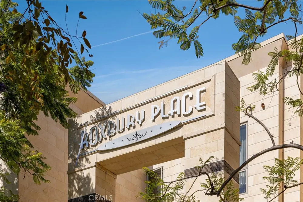 1318 Roxbury S #210 Los Angeles, CA 90035