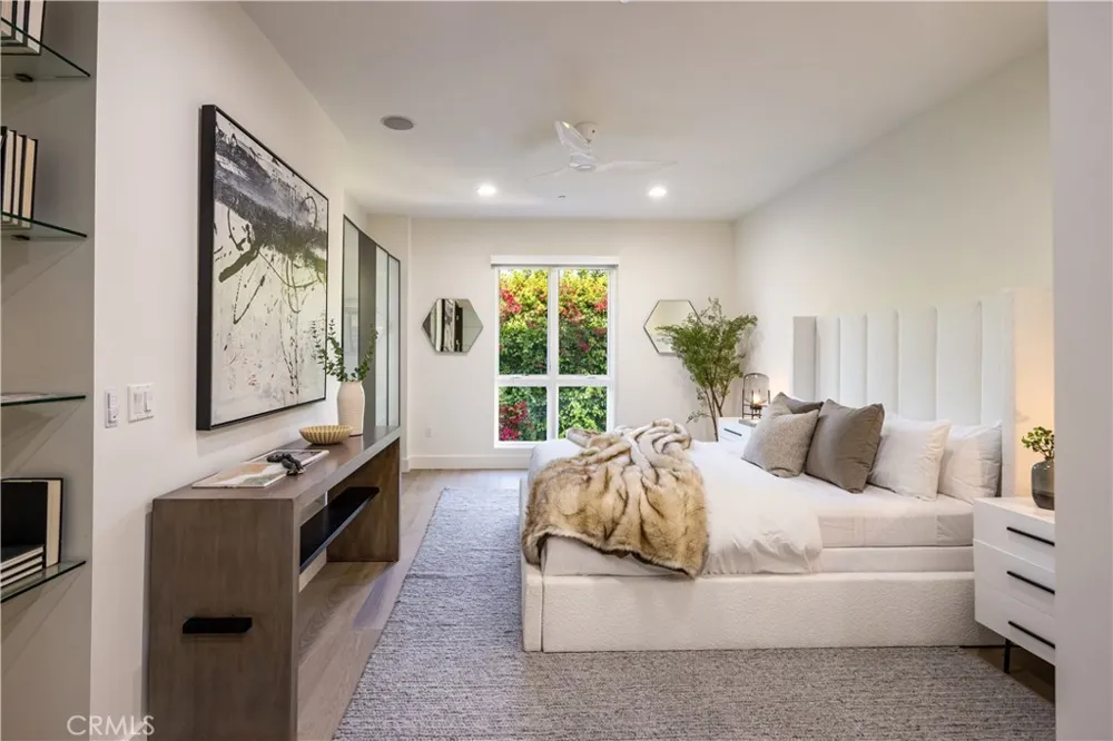 1318 Roxbury S #210 Los Angeles, CA 90035
