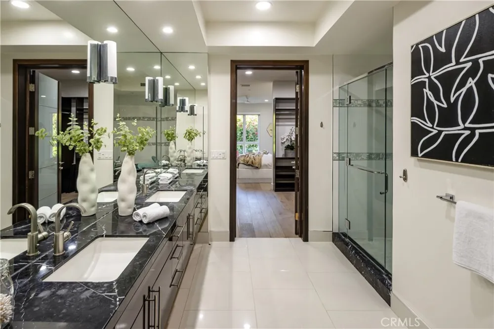1318 Roxbury S #210 Los Angeles, CA 90035