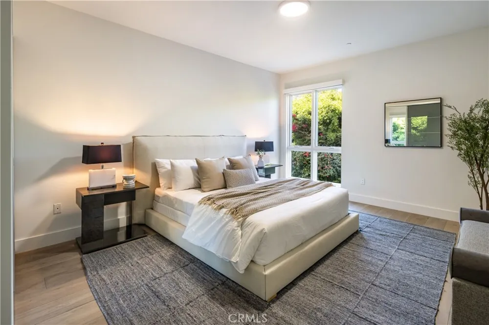 1318 Roxbury S #210 Los Angeles, CA 90035