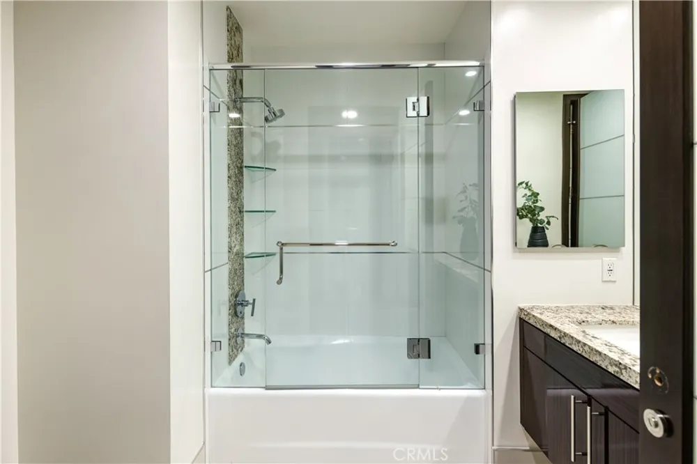 1318 Roxbury S #210 Los Angeles, CA 90035