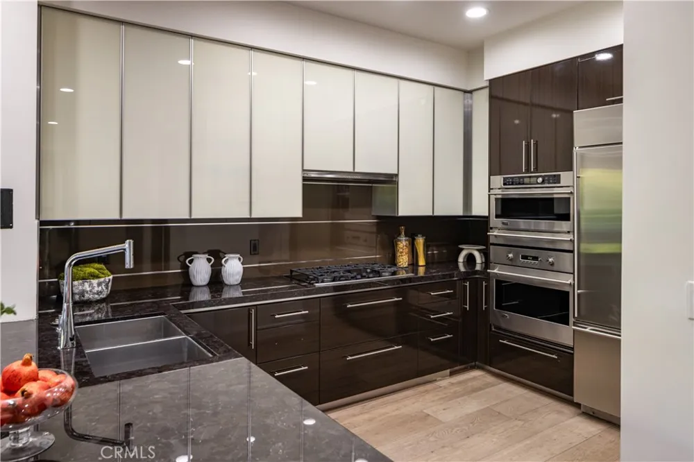 1318 Roxbury S #210 Los Angeles, CA 90035