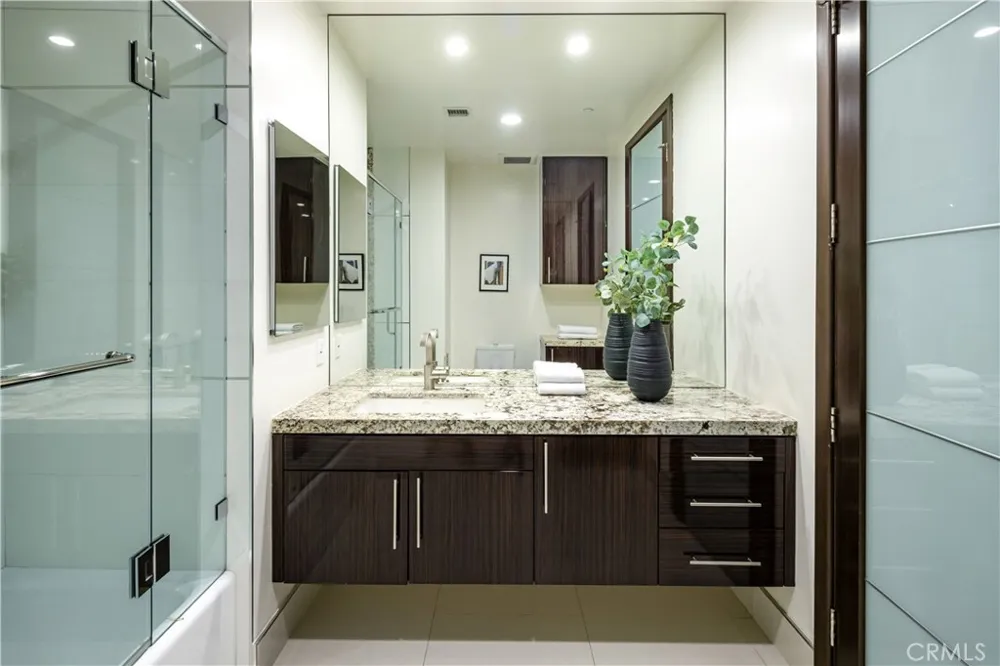 1318 Roxbury S #210 Los Angeles, CA 90035