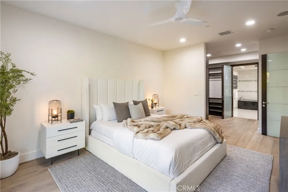 1318 Roxbury S #210 Los Angeles, CA 90035