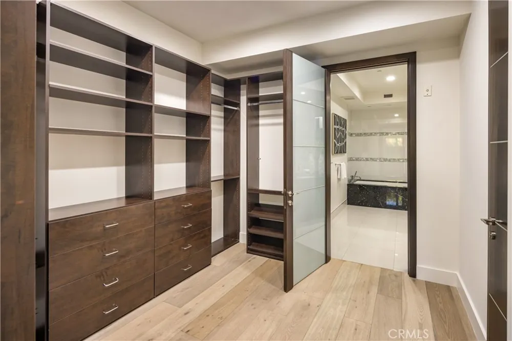 1318 Roxbury S #210 Los Angeles, CA 90035