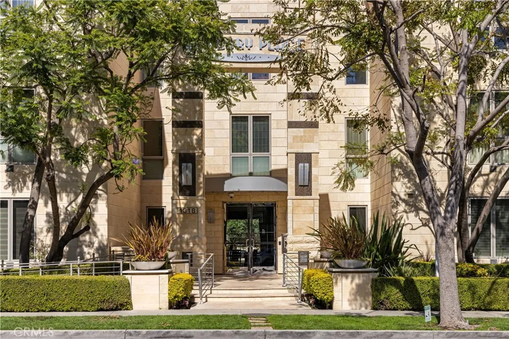 1318 Roxbury S #210 Los Angeles, CA 90035