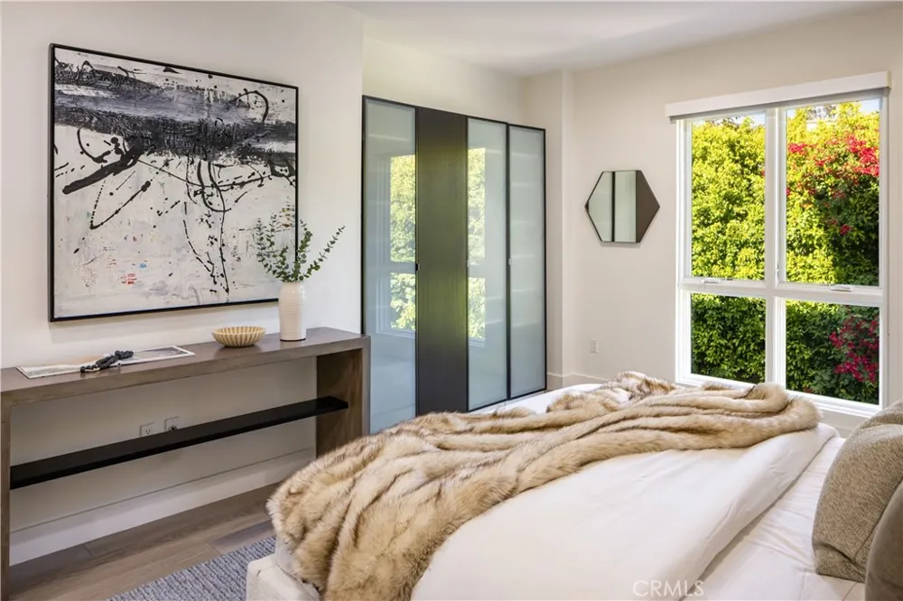 1318 Roxbury S #210 Los Angeles, CA 90035