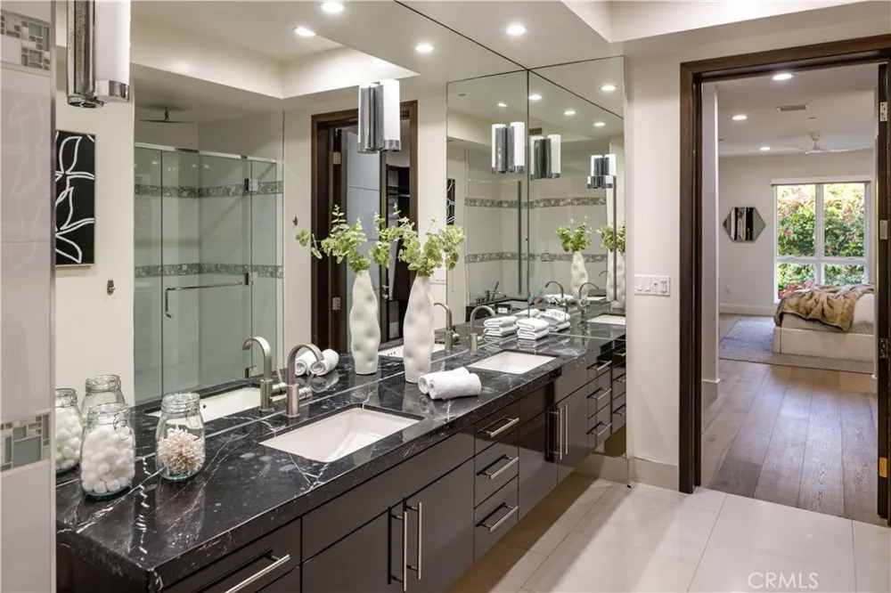 1318 Roxbury S #210 Los Angeles, CA 90035