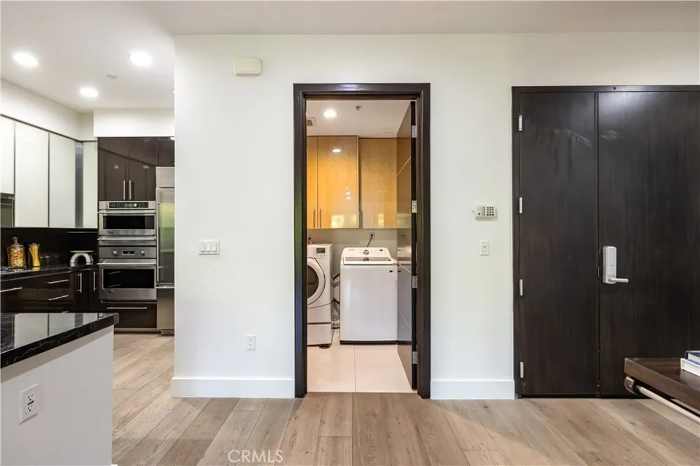 1318 Roxbury S #210 Los Angeles, CA 90035