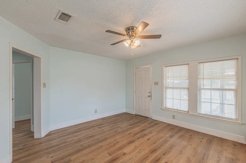 2543 E Ann Arbor Avenue Dallas, TX 75216