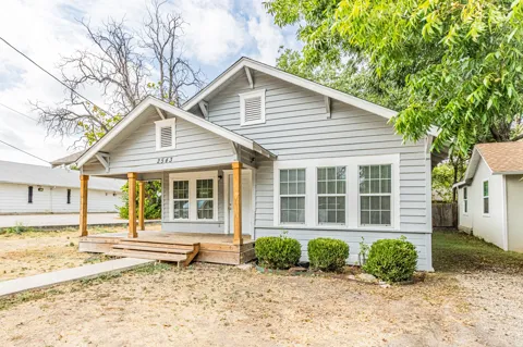 2543 E Ann Arbor Avenue