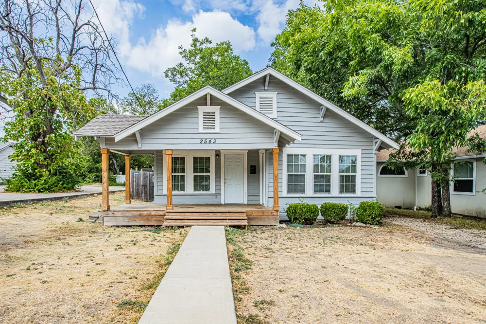 2543 E Ann Arbor Avenue Dallas, TX 75216
