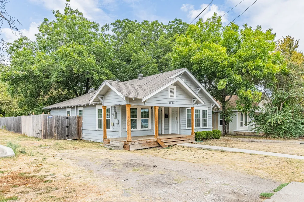 2543 E Ann Arbor Avenue Dallas, TX 75216