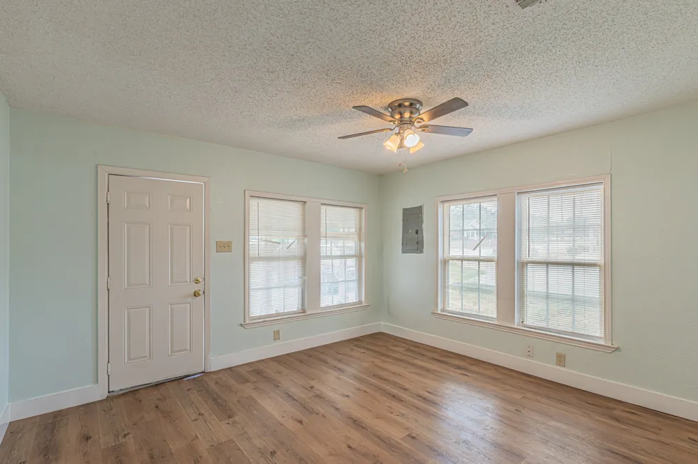 2543 E Ann Arbor Avenue Dallas, TX 75216