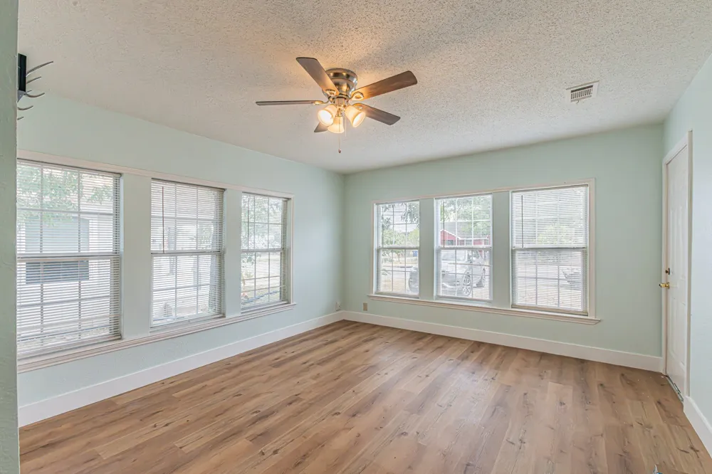 2543 E Ann Arbor Avenue Dallas, TX 75216